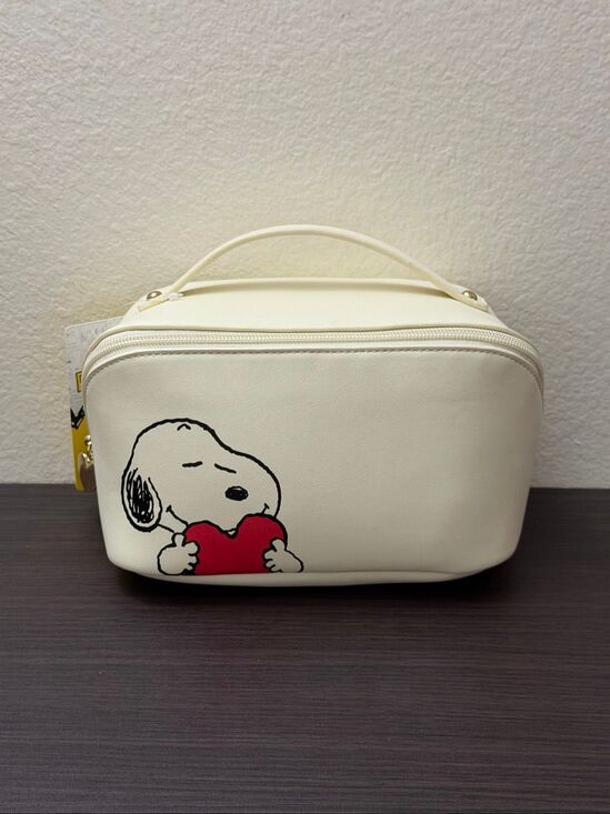 Peanuts Handbags - Peanuts Snoopy Heart Cosmetic Bag
